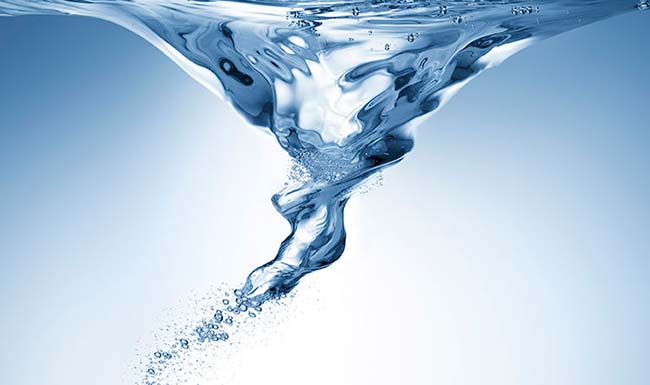Agua hidrogenada: beneficios, contraindicaciones y mitos